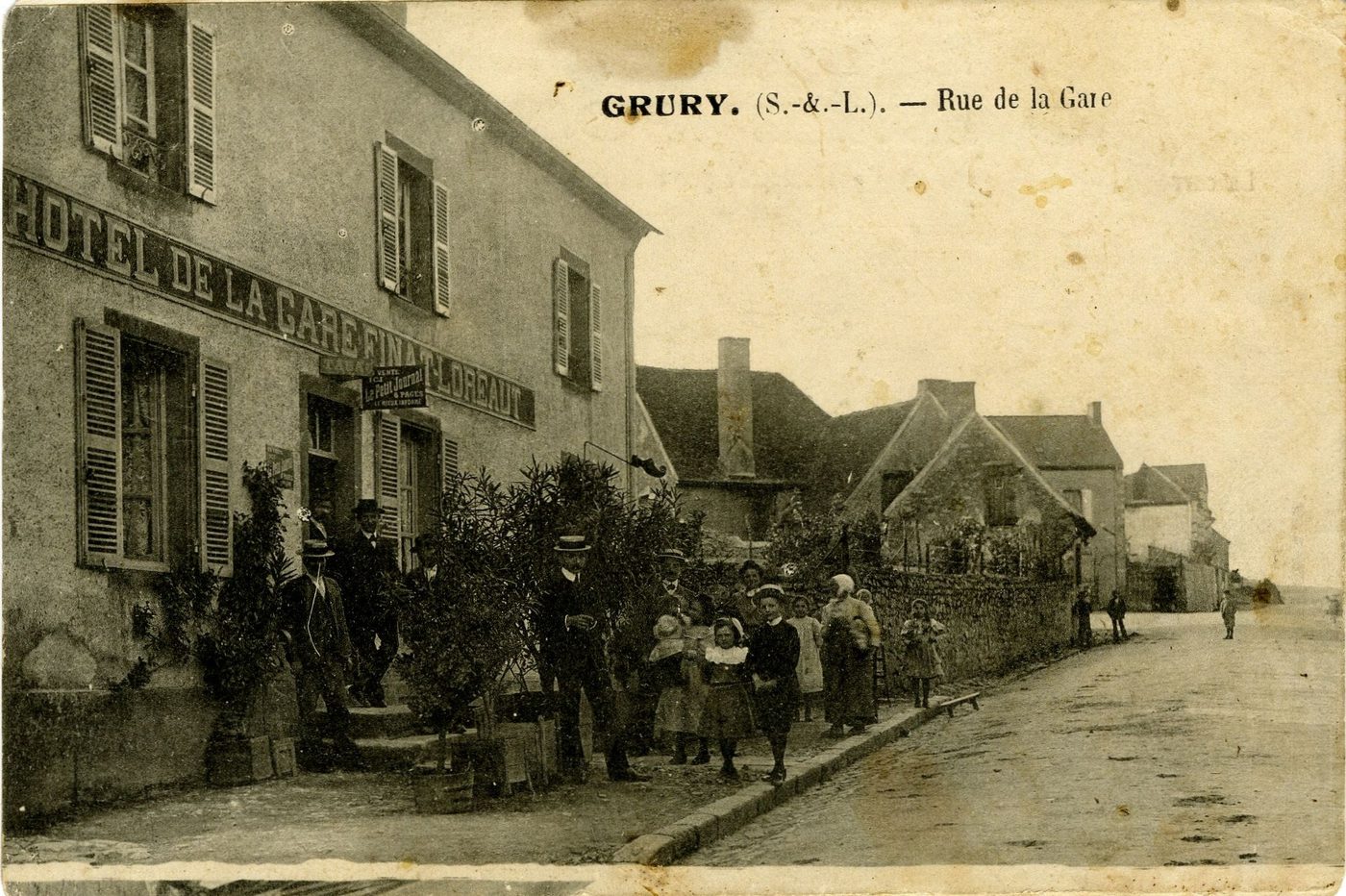 Grury. Rue de la gare.