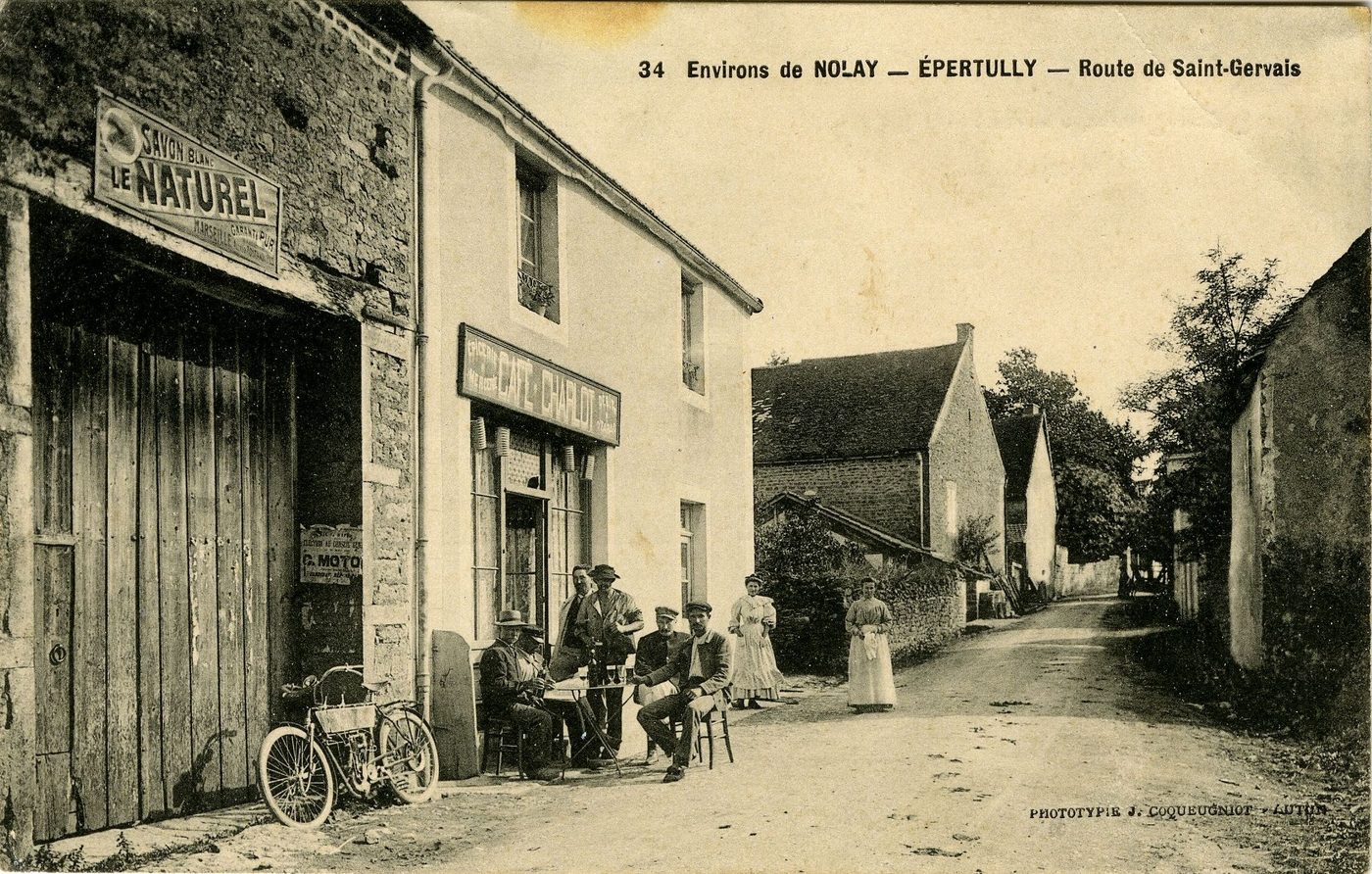 Environs de Nolay. Epertully. Route de Saint-Gervais.