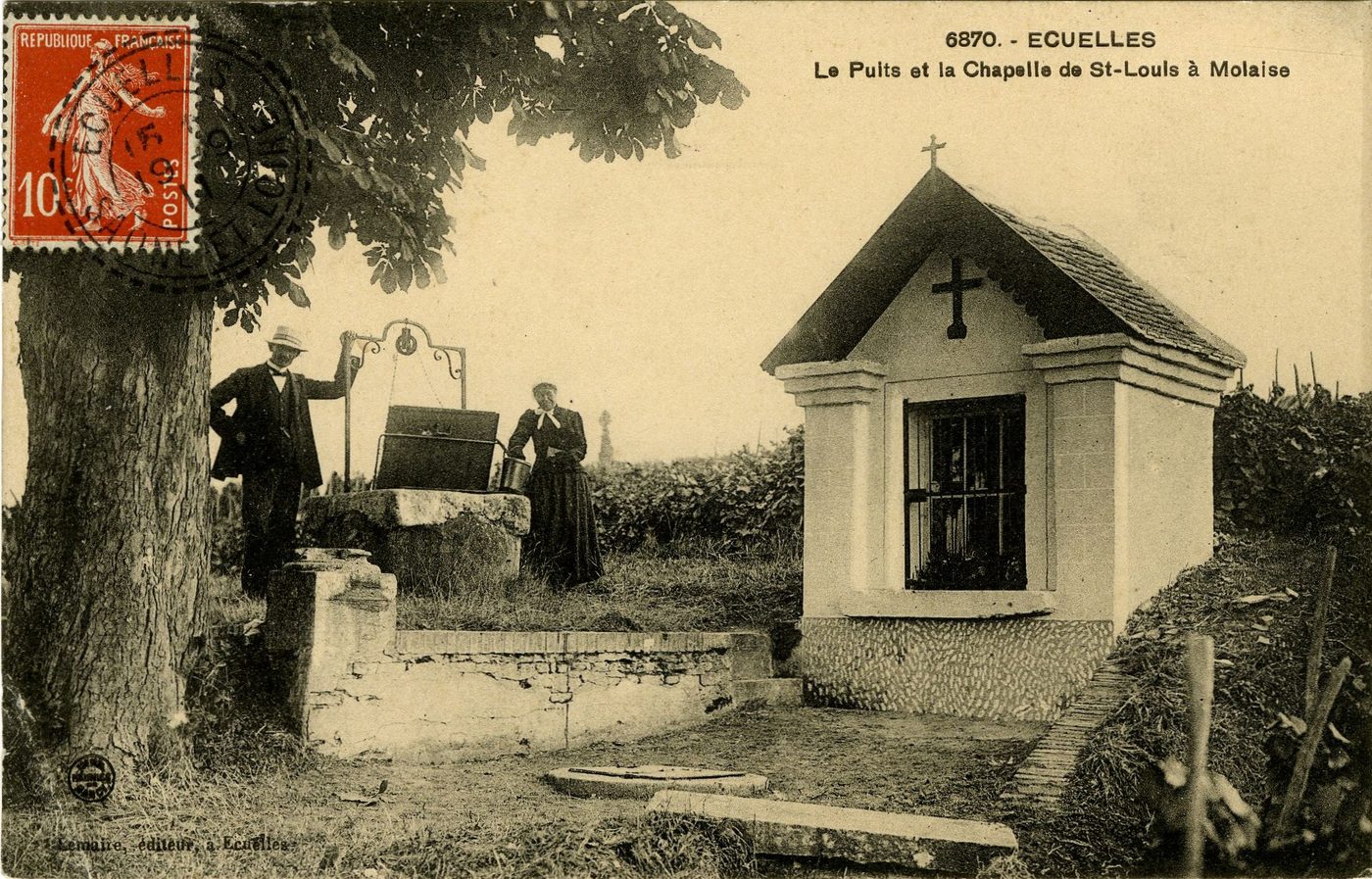 Ecuelles. Le puits et la chapelle de Saint-Louis à Molaise.