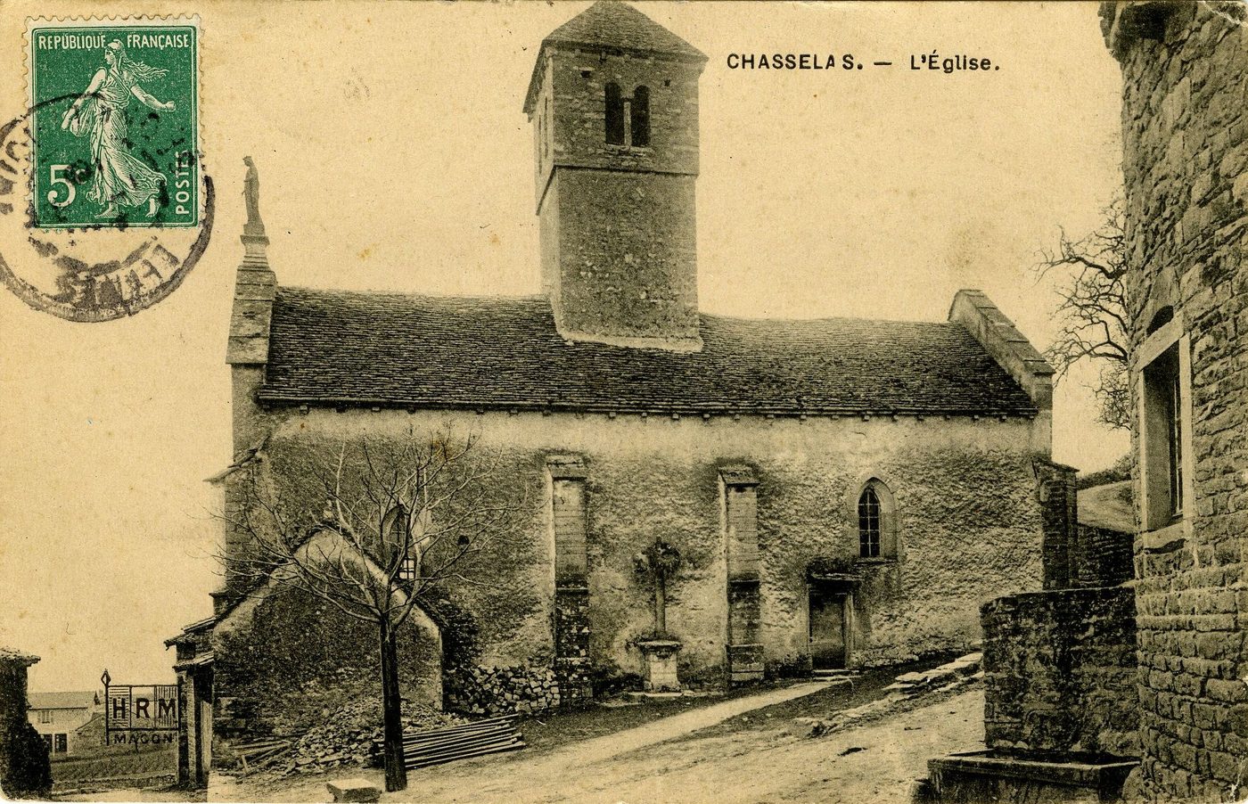 Chasselas. L'église.