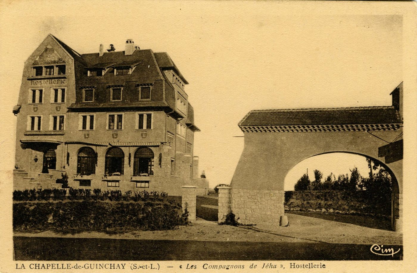 La Chapelle-de-Guinchay. Les compagnons de Jéhu, Hostellerie.