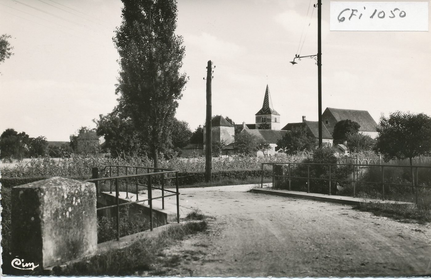Chaudenay. Le pont sur la Dheune.