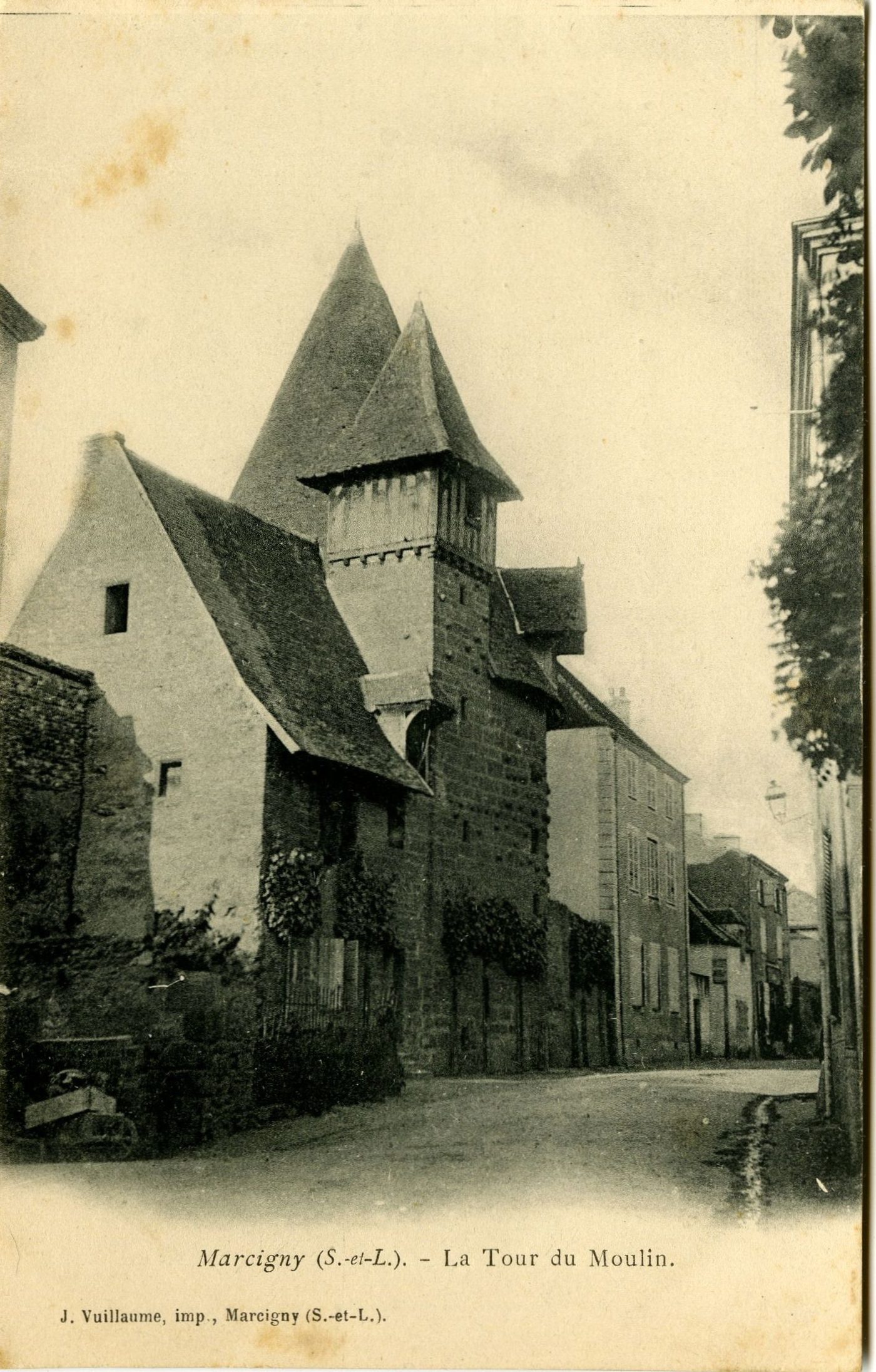 Marcigny. La tour du moulin.