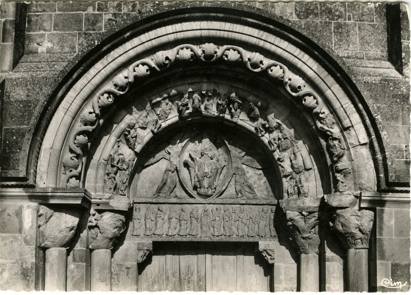 Anzy-le-Duc. Le tympan.