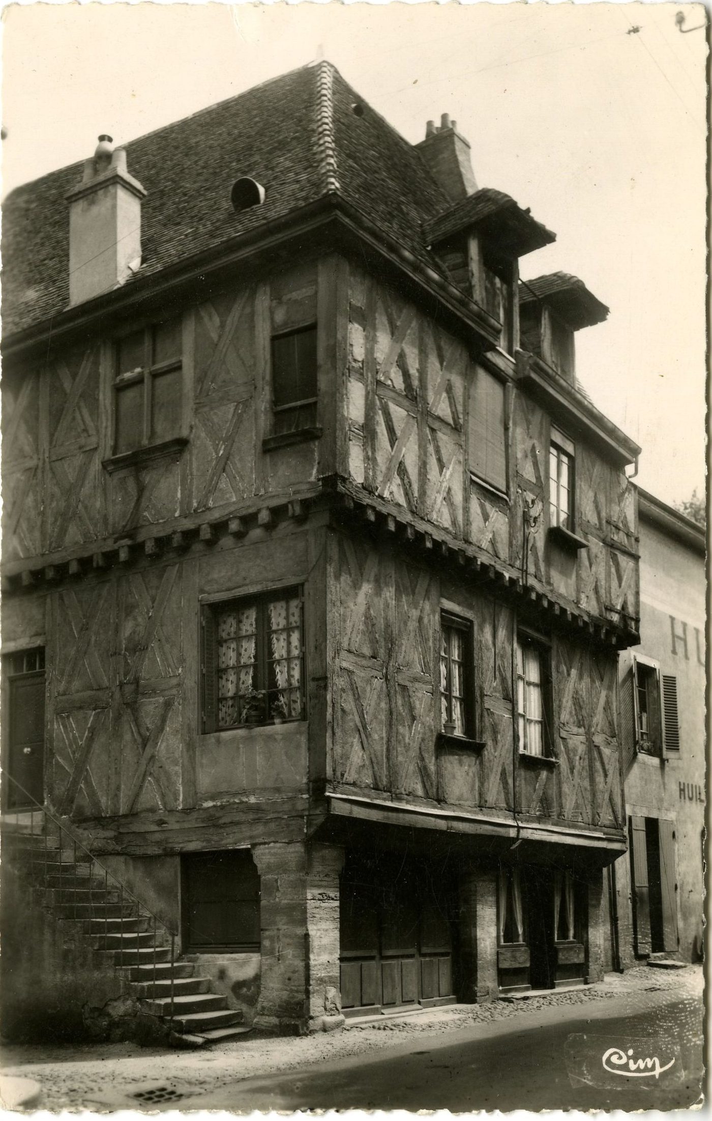 Marcigny. Maison de bois du XVe s.