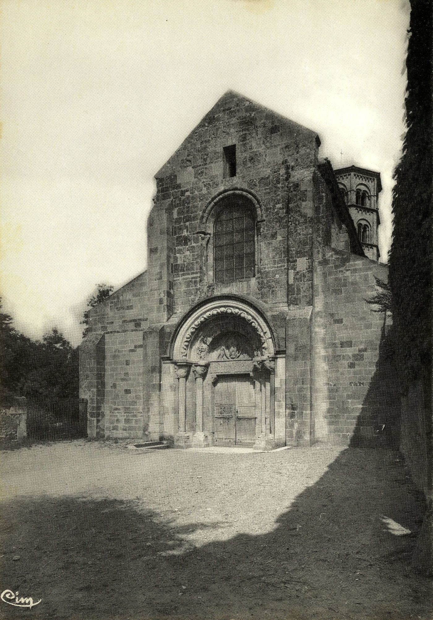 Anzy-le-Duc. Eglise du XIe s et XIIe s.