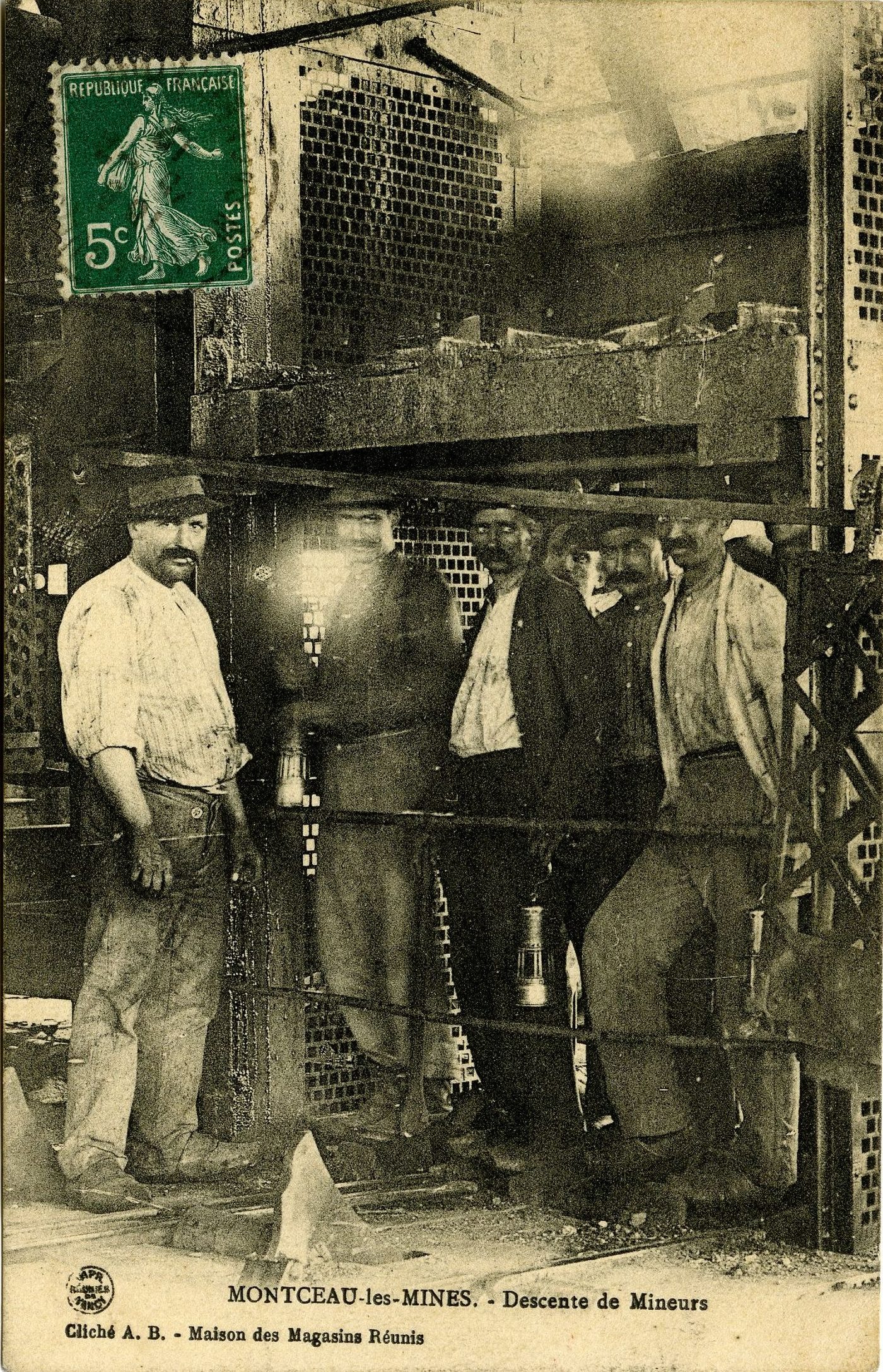 Montceau-les-Mines. Descente de mineurs.