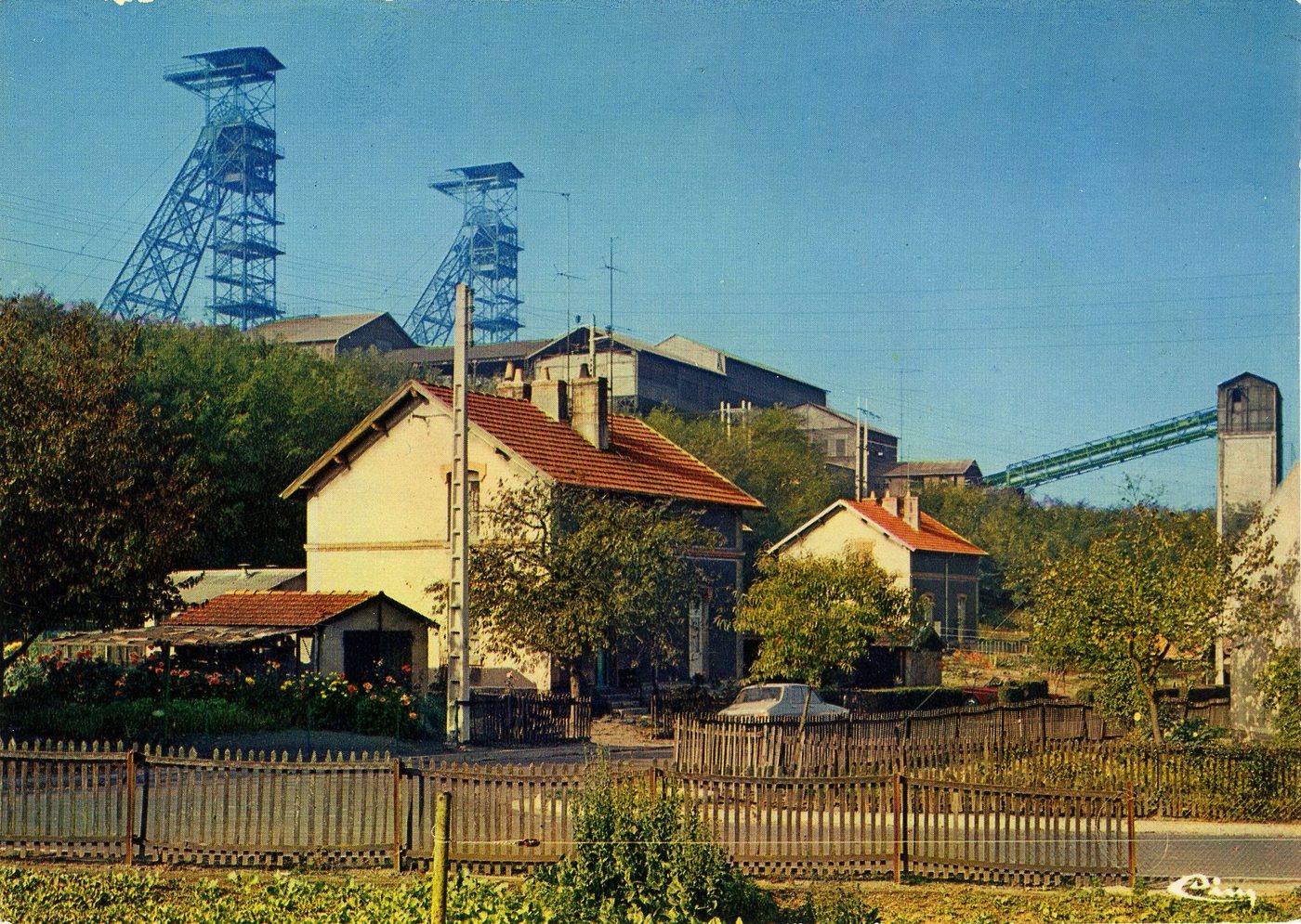 Montceau-les-Mines. Puits de mine de Darcy.