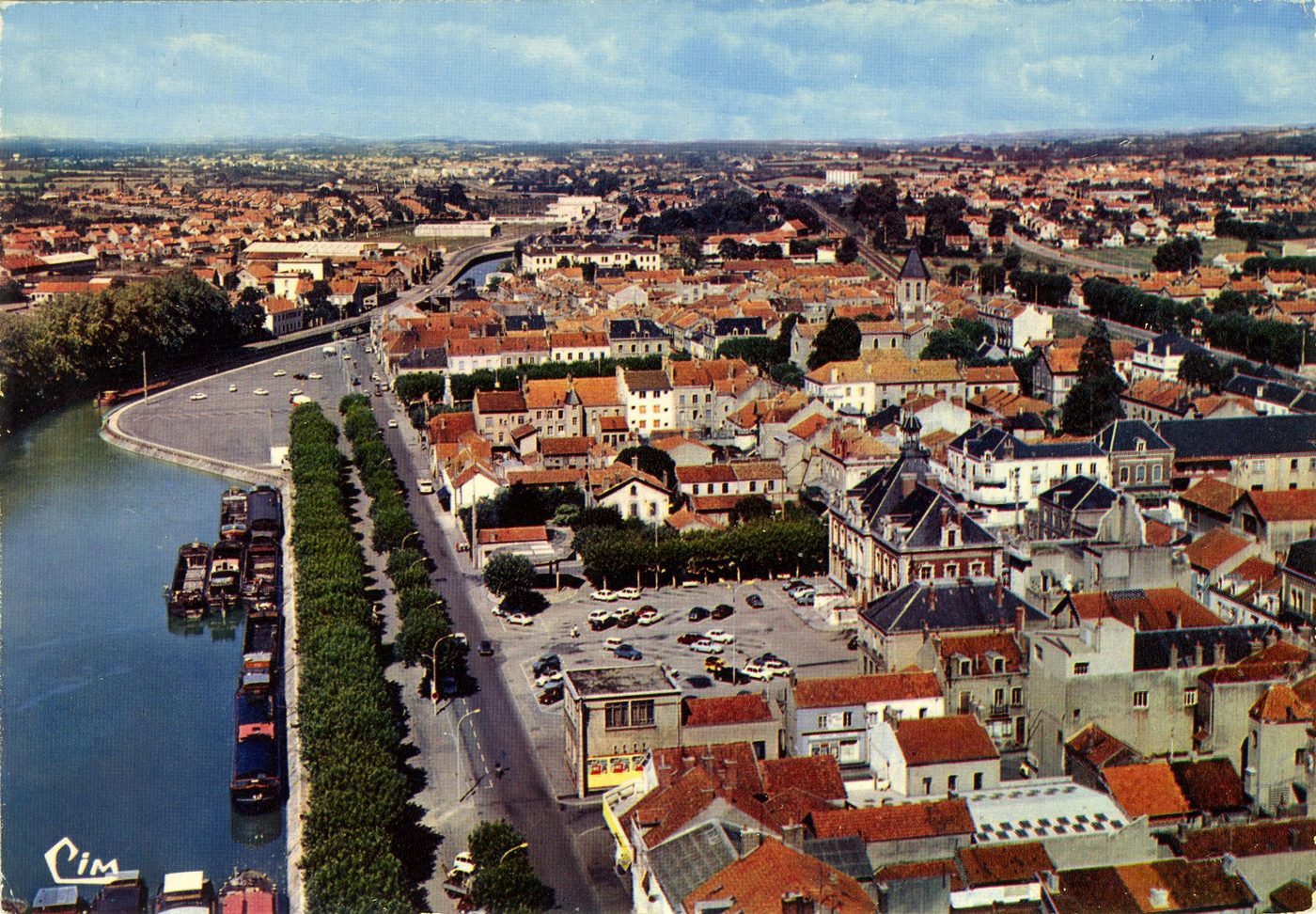 Montceau-les-Mines. Vue aérienne sur le centre.