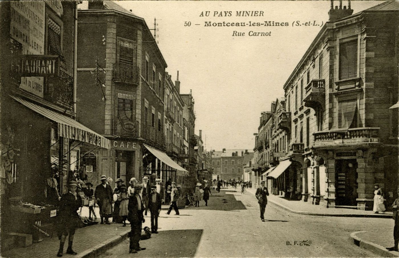 Au pays minier. Montceau-les-Mines. Rue Carnot.