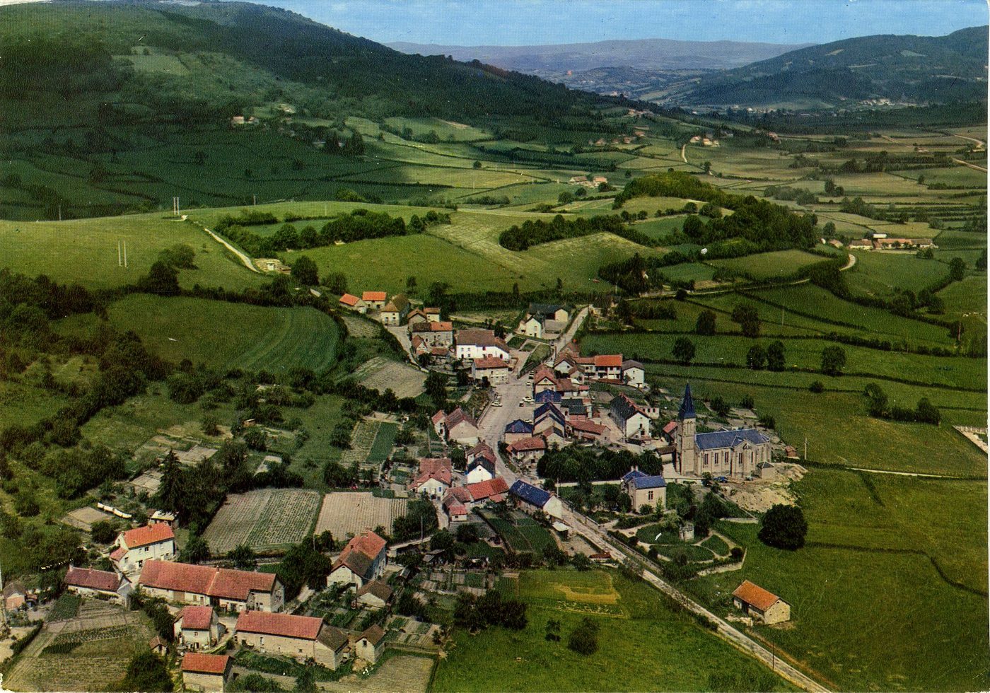 Saint-Symphorien-de-Marmagne. Vue générale aérienne.