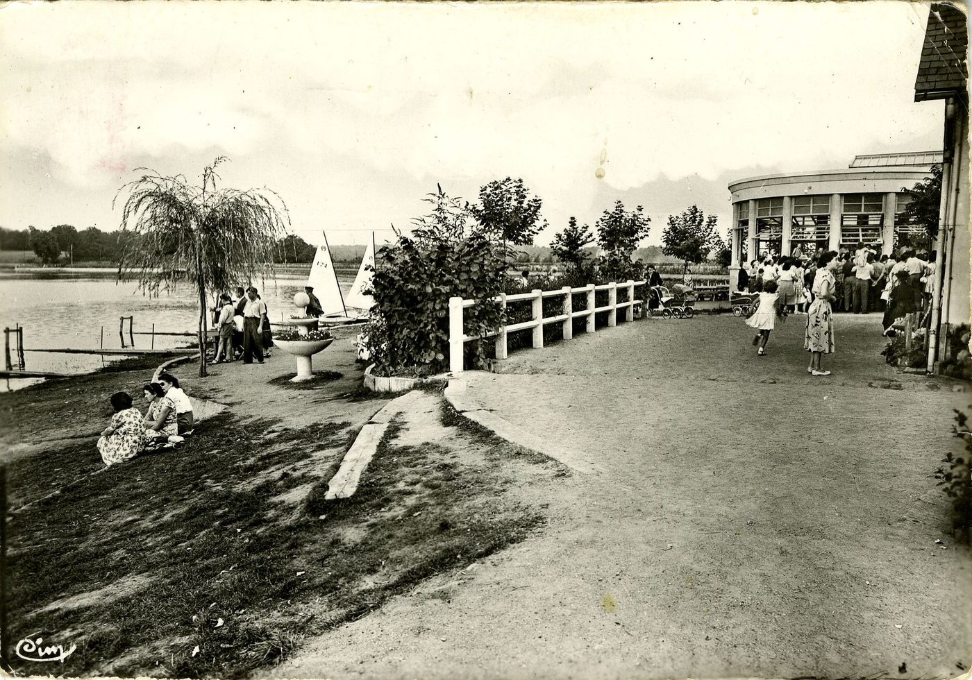 Torcy. Plage des sapins.