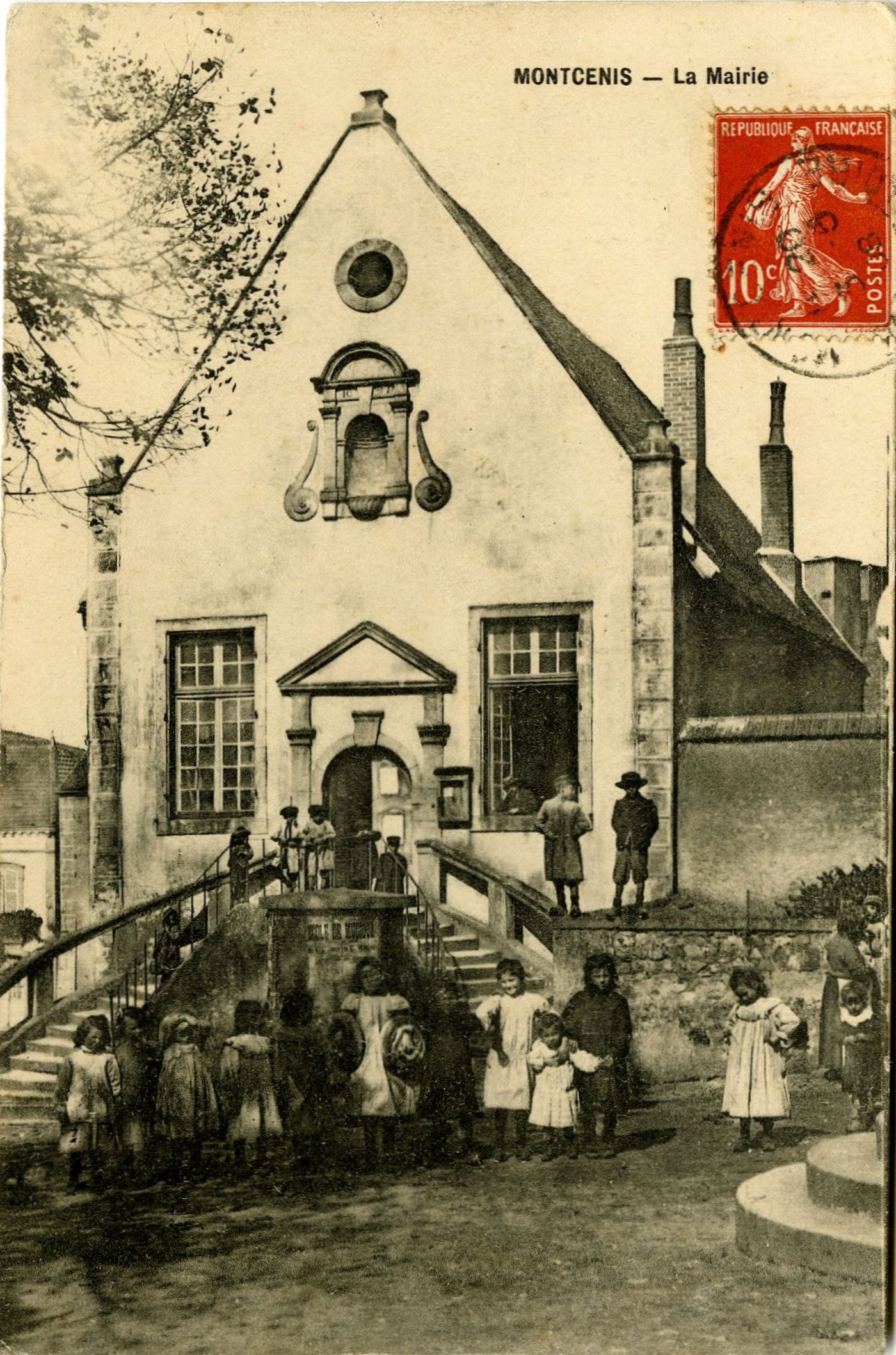 Montcenis. La mairie.