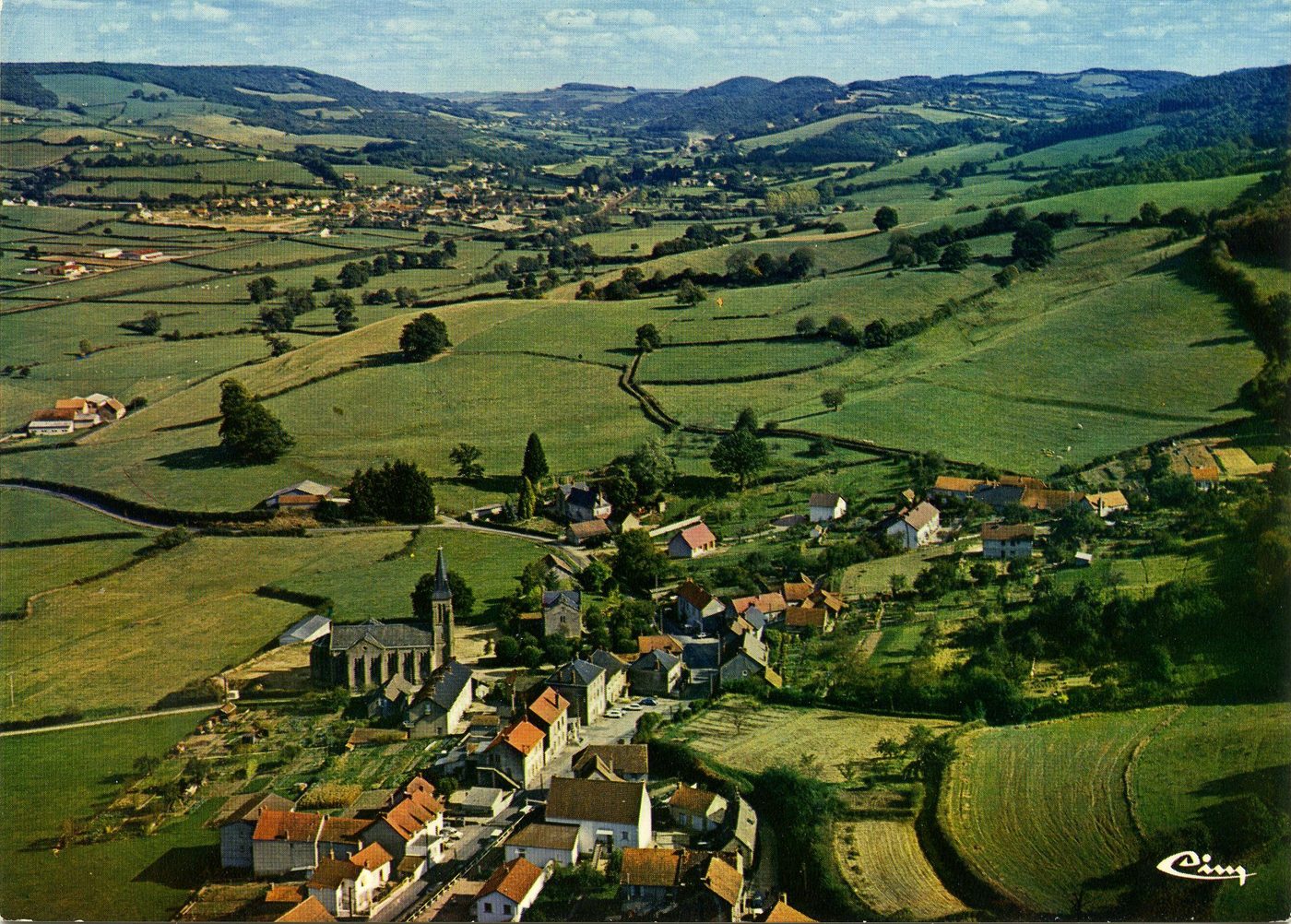 Saint-Symphorien-de-Marmagne. Vue générale aérienne.