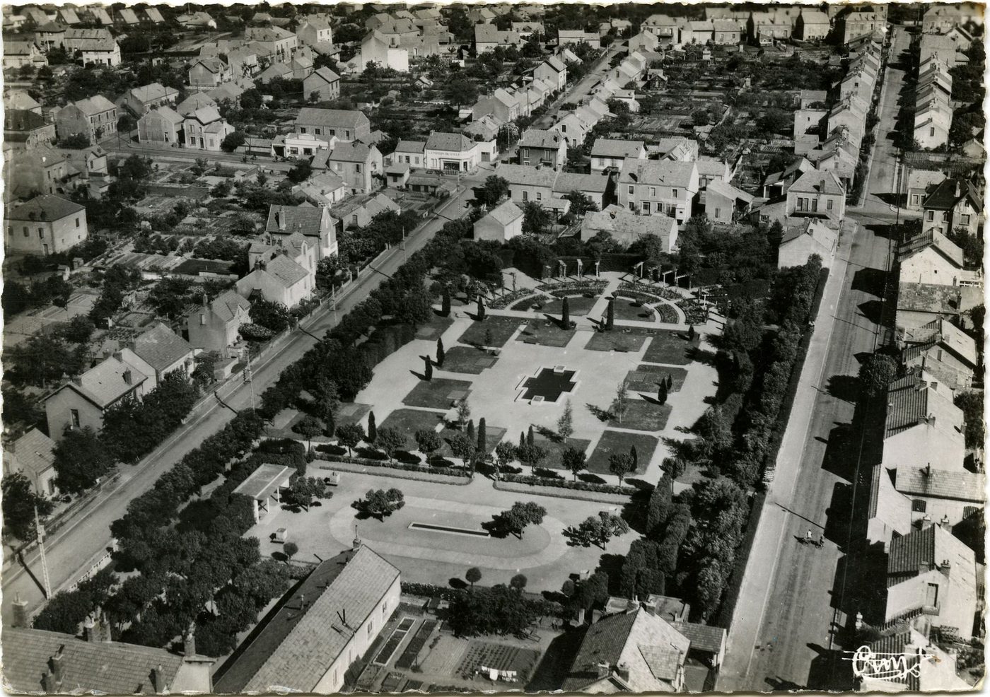 Montceau-les-Mines. Le jardin public. Vue aérienne.