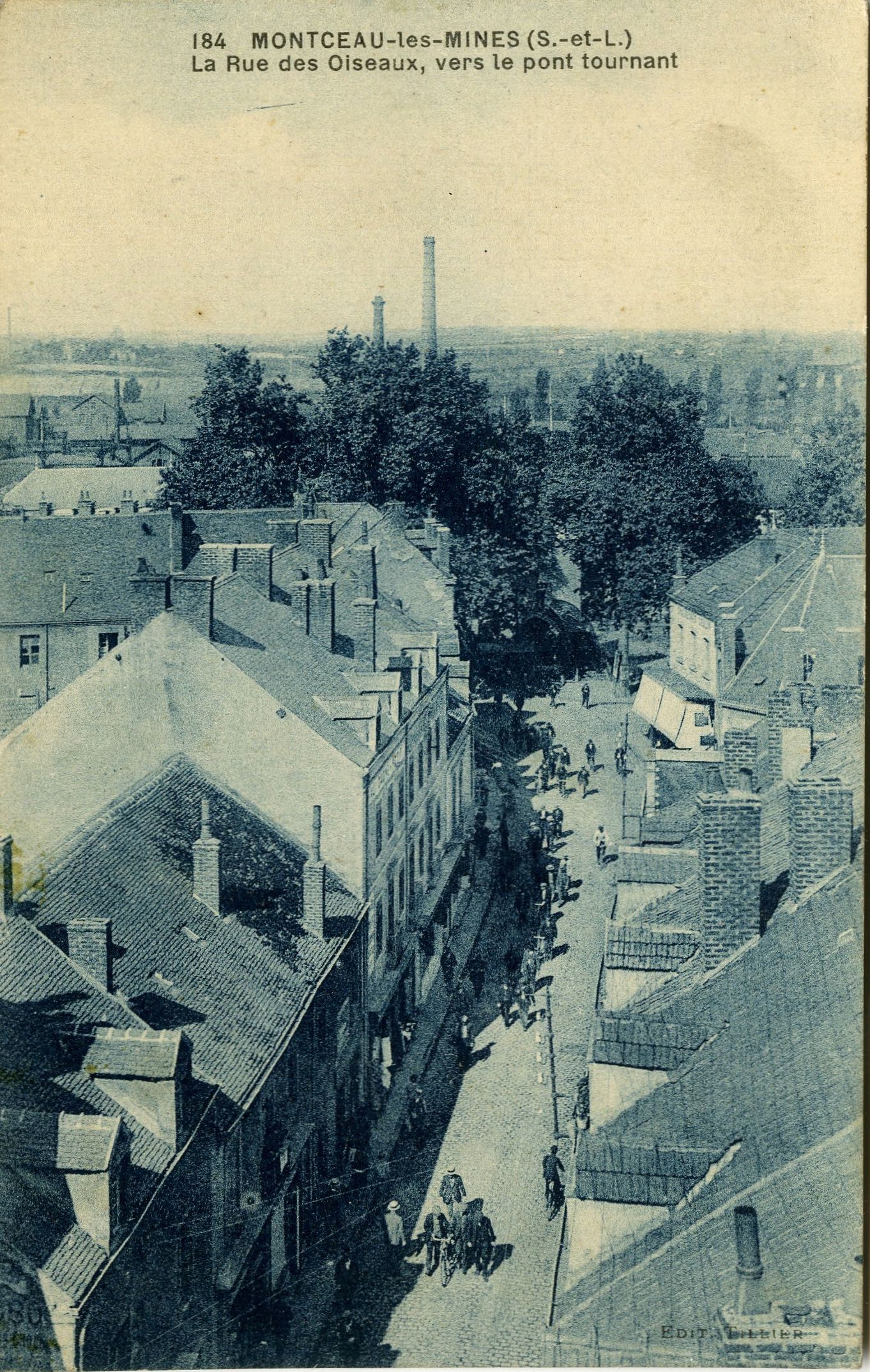 Montceau-les-Mines. La rue des oiseaux vers le pont tournant.