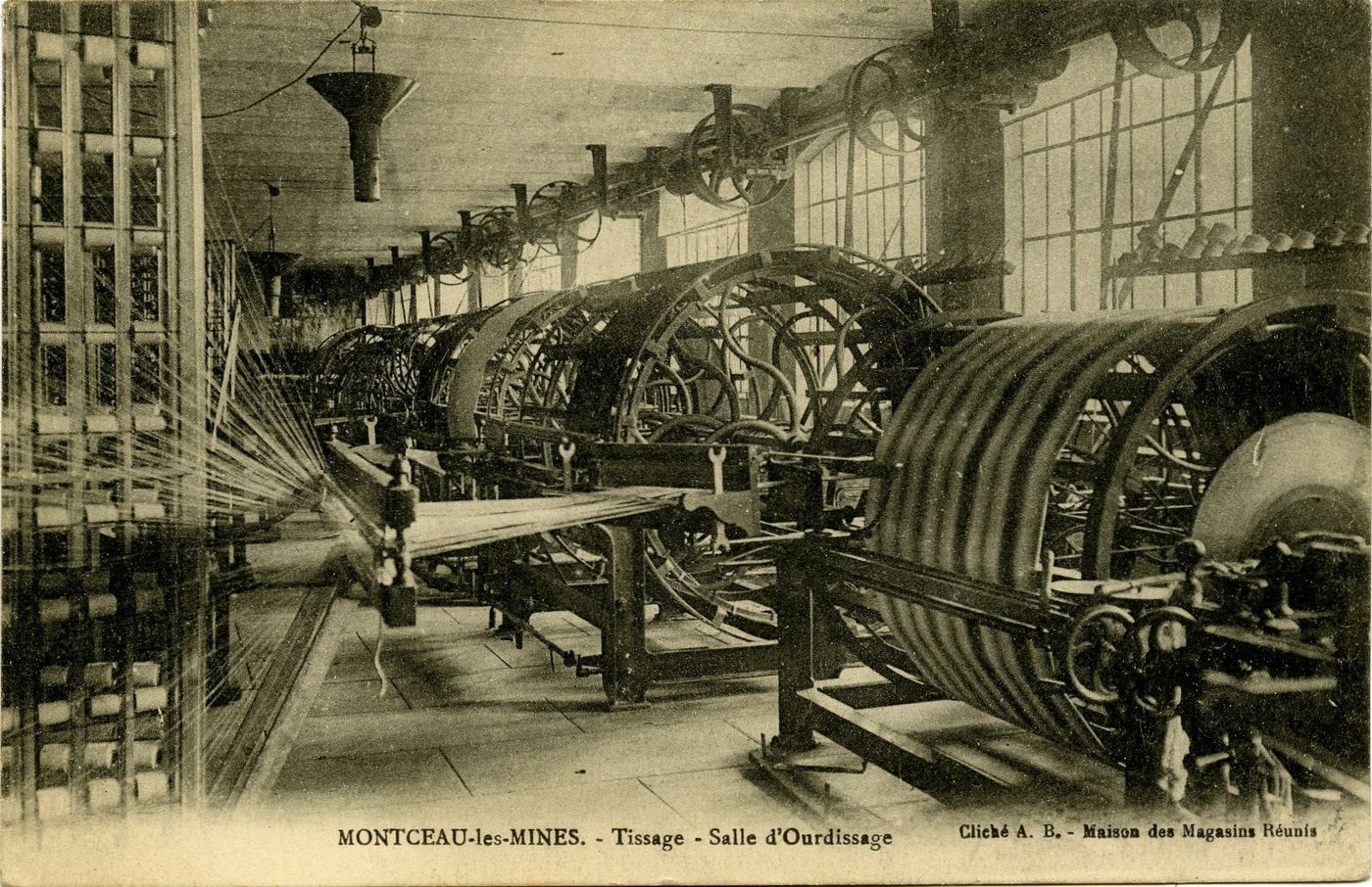 Montceau-les-Mines. Tissage. Salle d'ourdissage.
