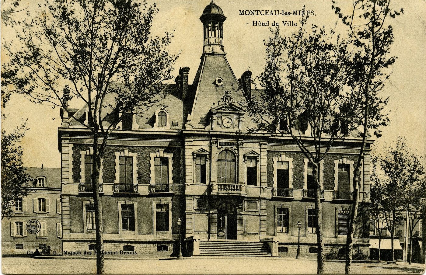 Montceau-les-Mines. Hôtel de ville.
