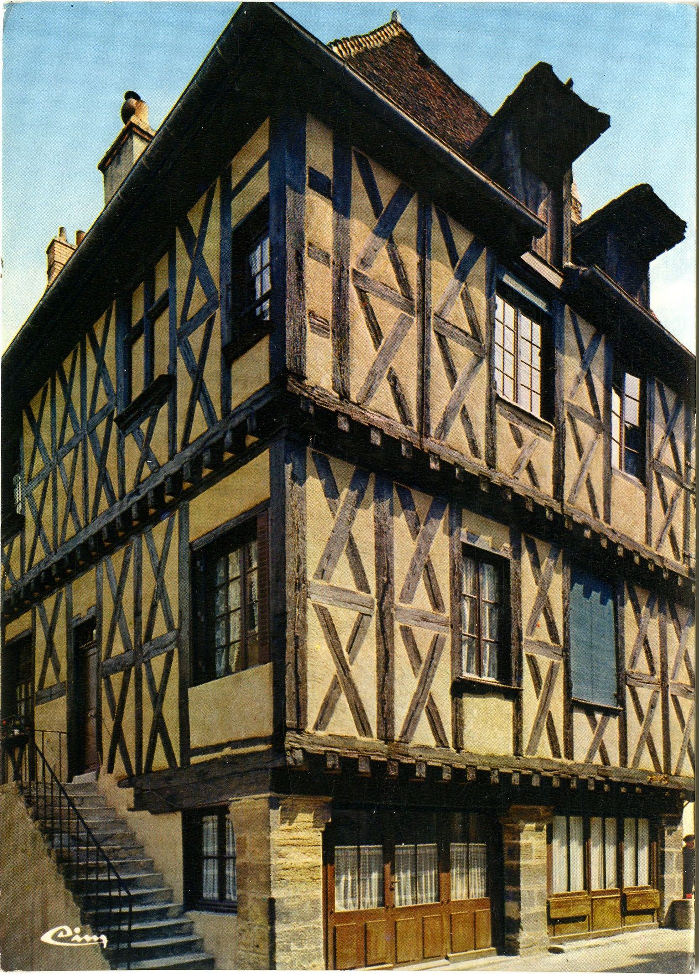 Marcigny. Maison de bois (XV e s.)
