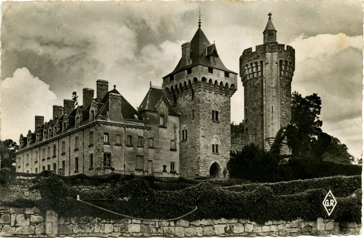 Montceau-les-Mines. Le château du Plessis.
