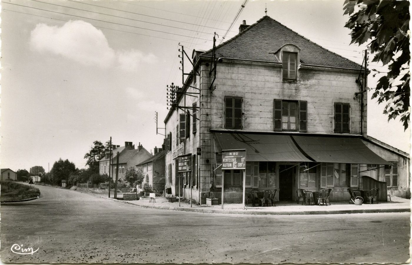 Blanzy. Hôtel du centre.