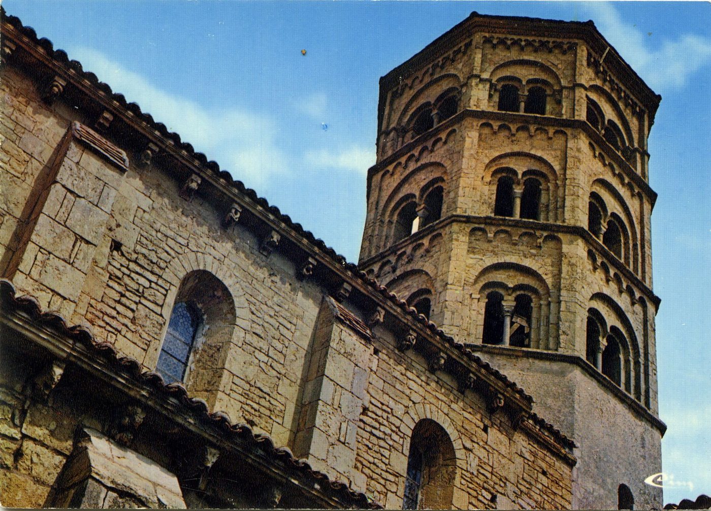 Anzy-le-Duc. Eglise romane (XIe s - XIIe s.).