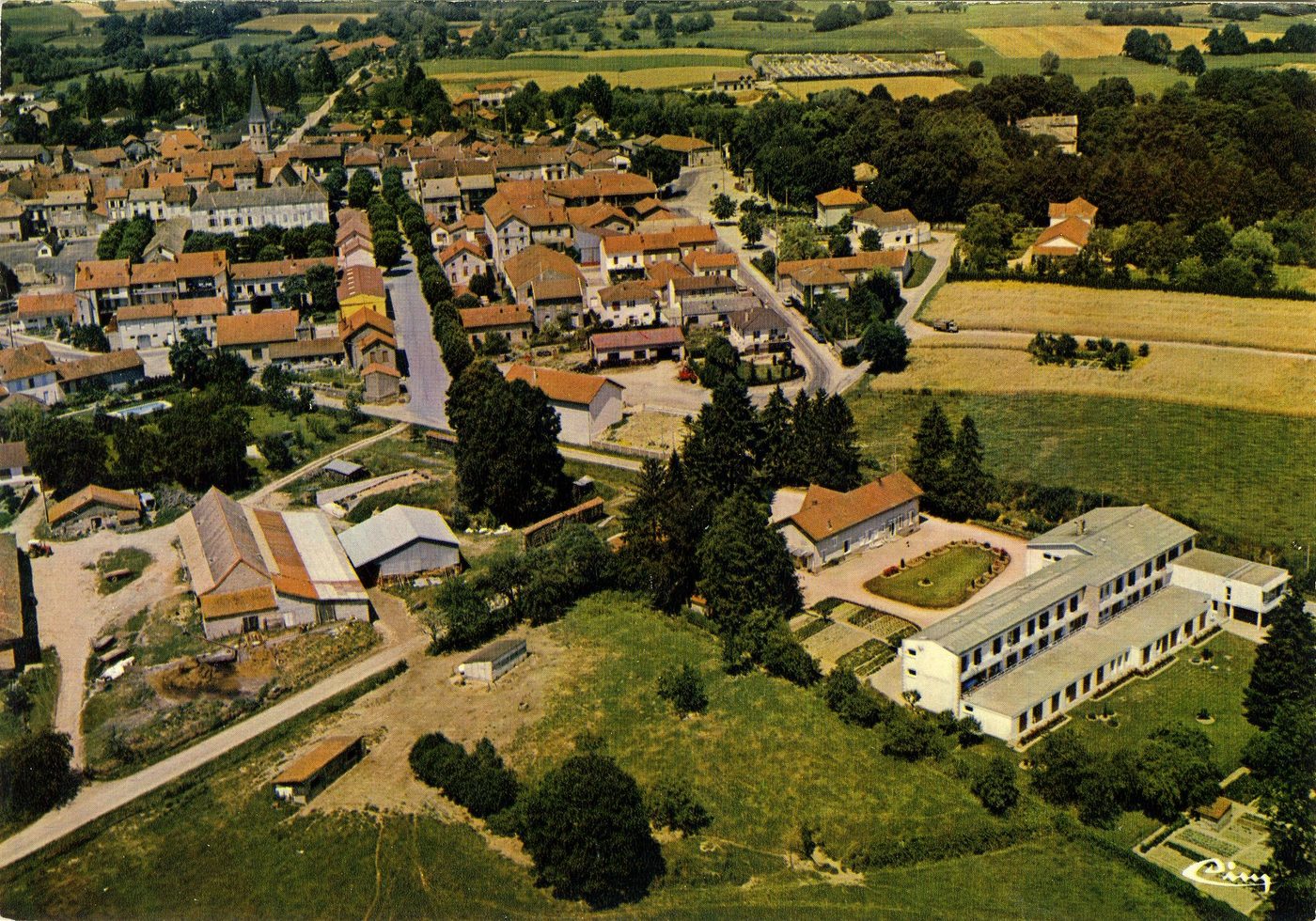 Romenay. Vue générale aérienne.