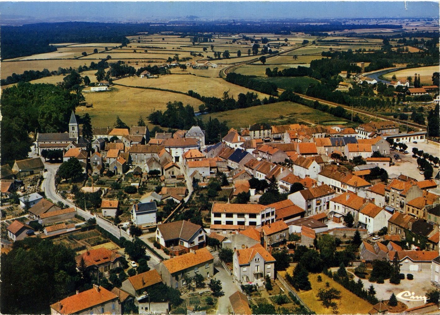 Génelard. Vue générale aérienne.