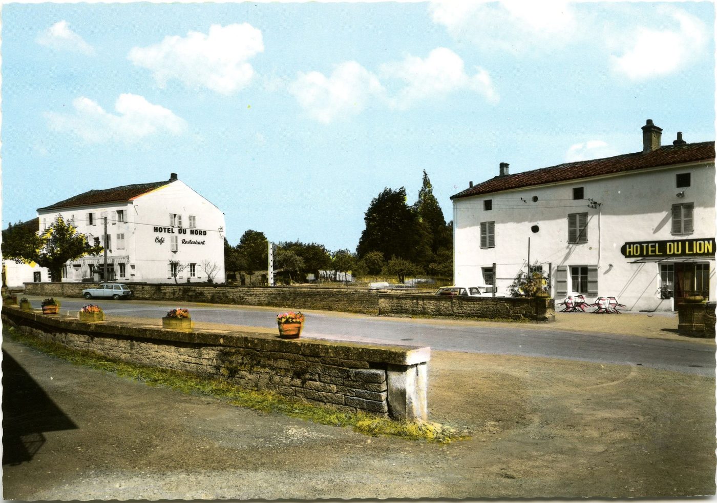 Uchizy. Place de l'abreuvoir.