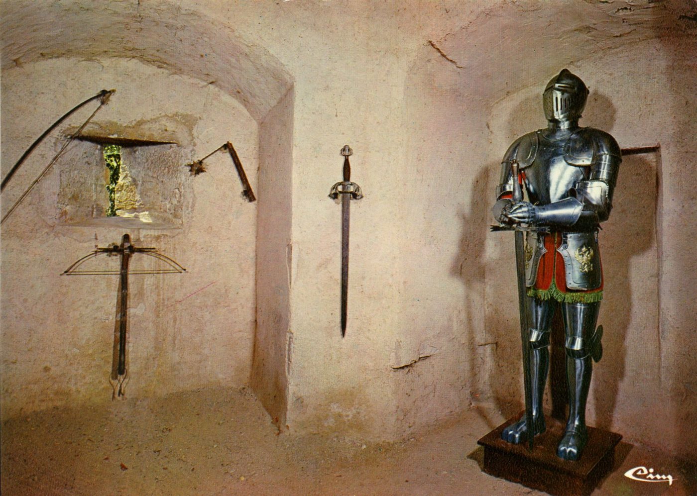 Brancion. Château de Brancion. Salle d'armes.