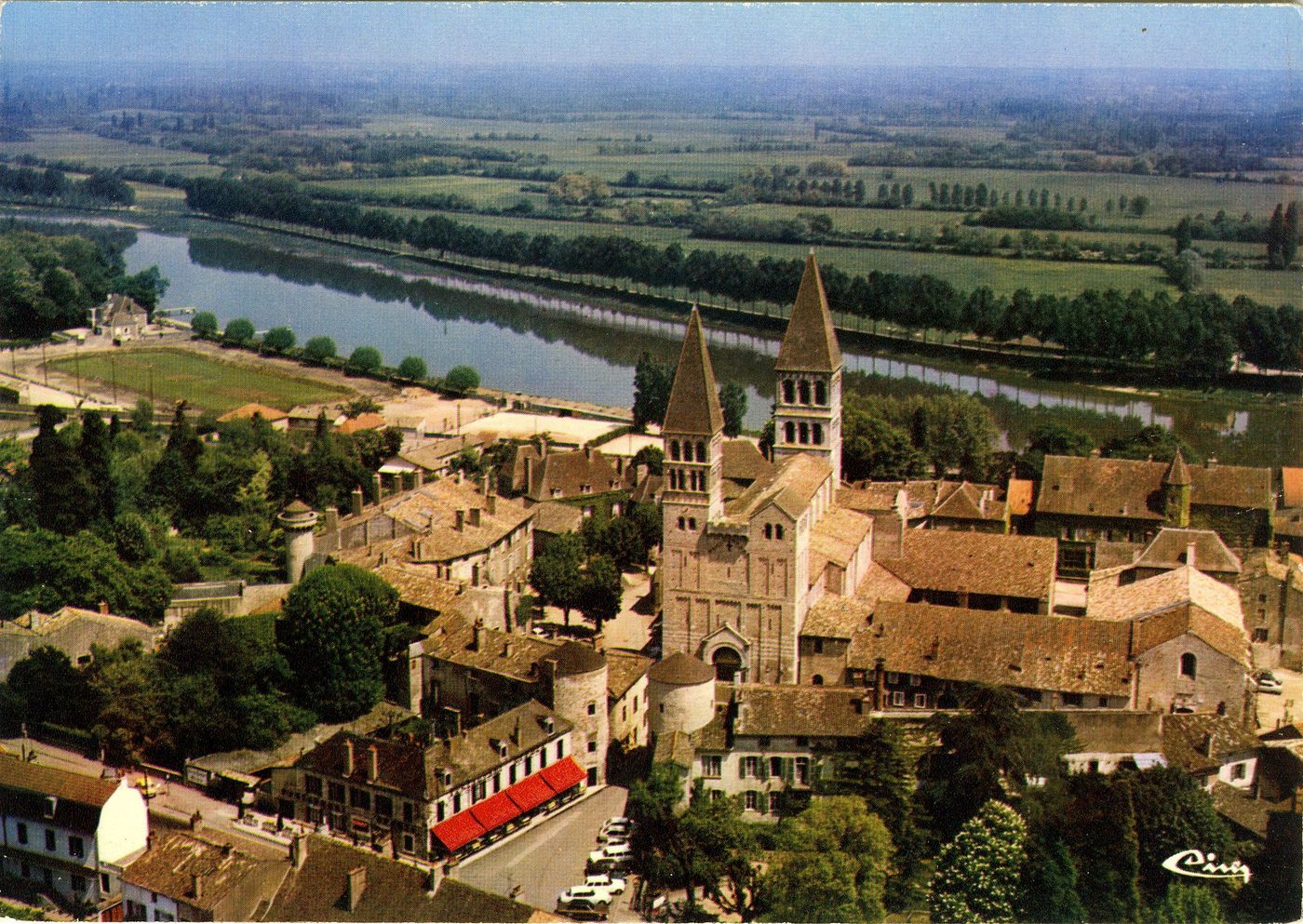 Tournus. Vue panoramique aérienne.