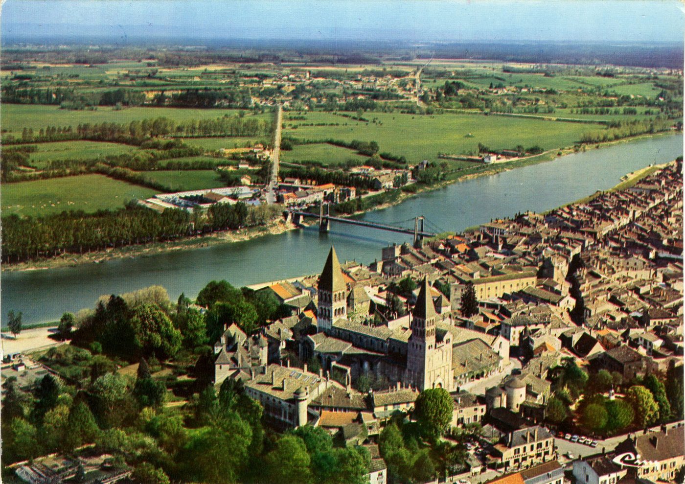 Tournus. Vue générale aérienne.
