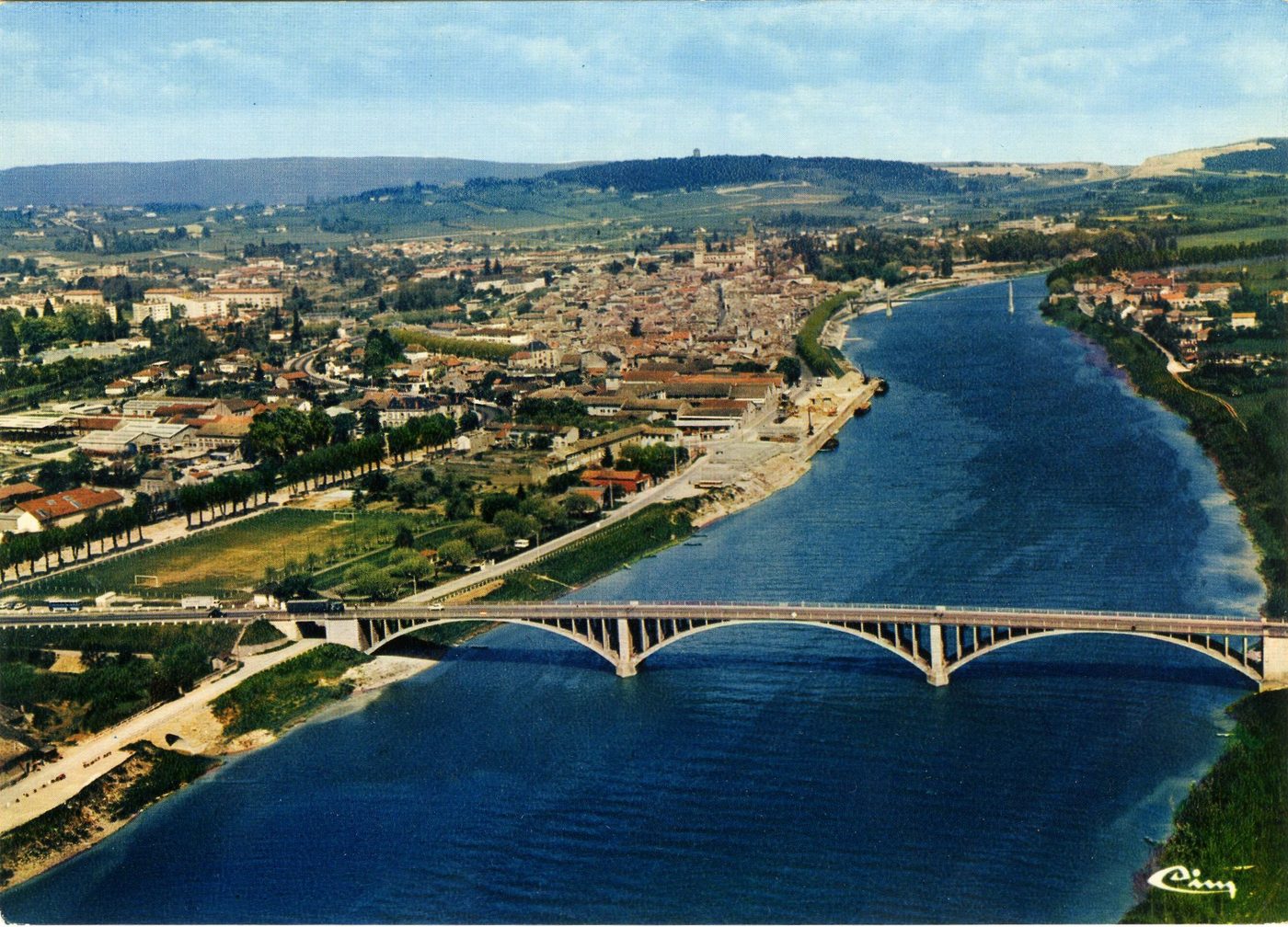 Tournus. Vue générale aérienne.