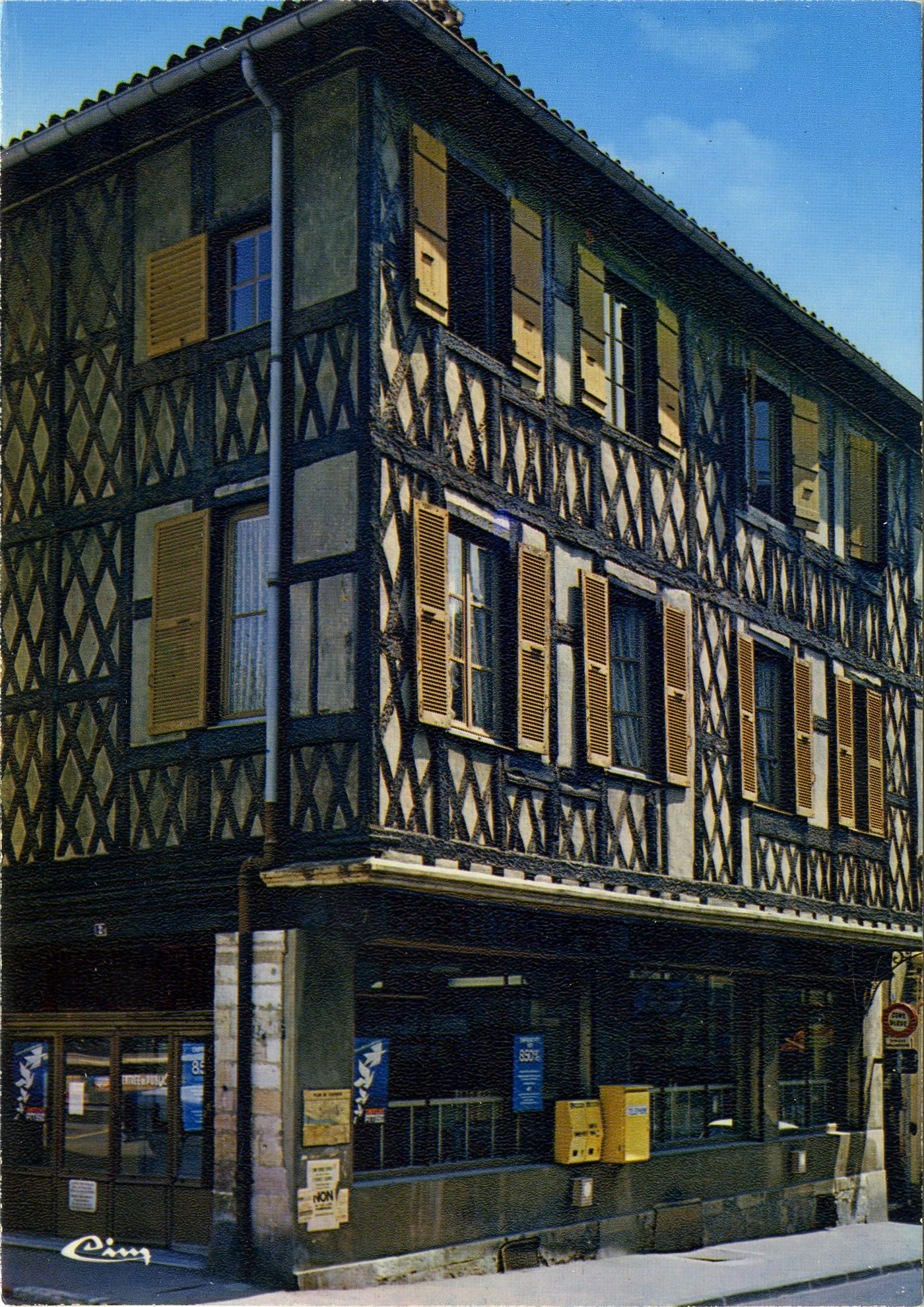 Tournus. La poste.