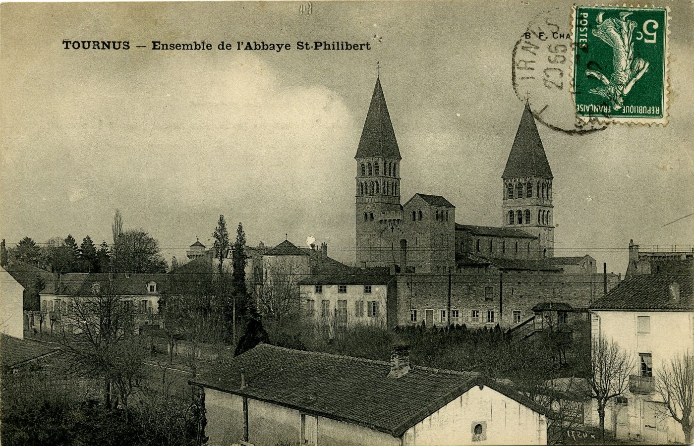 Tournus. Ensemble de l'abbaye Saint-Philibert.
