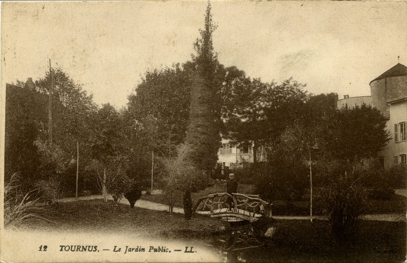 Tournus. Le jardin public.