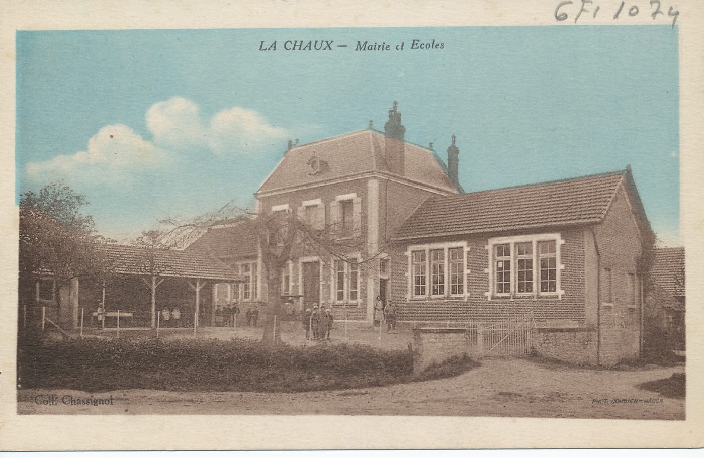 La Chaux. Mairie et écoles.