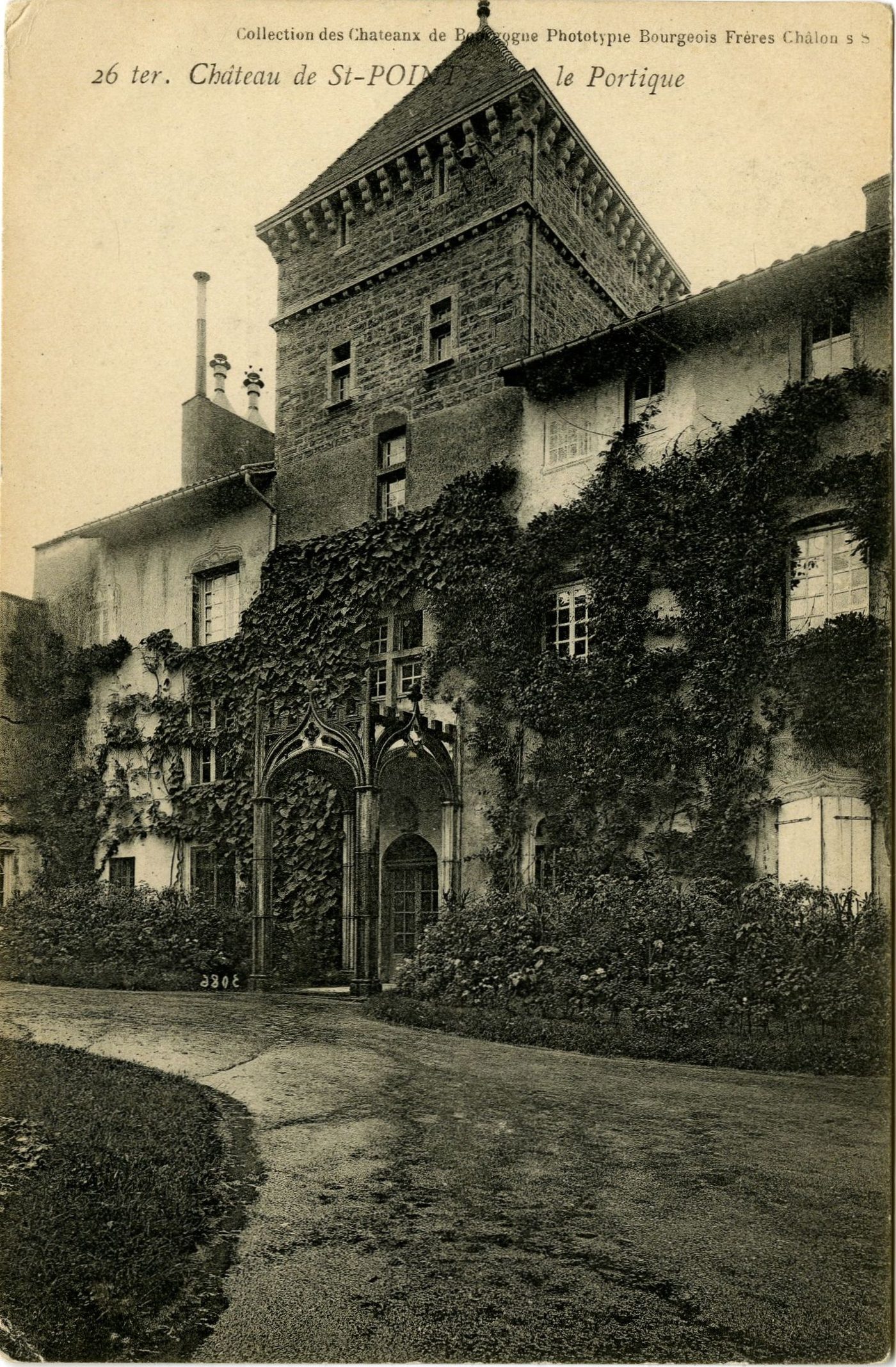 Château de Saint-Point. Le portique.