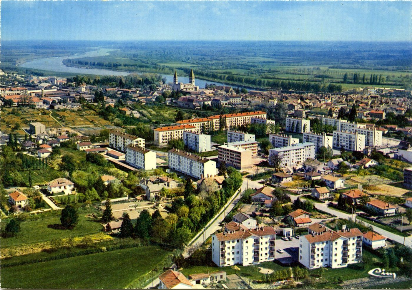 Tournus. Vue générale aérienne.