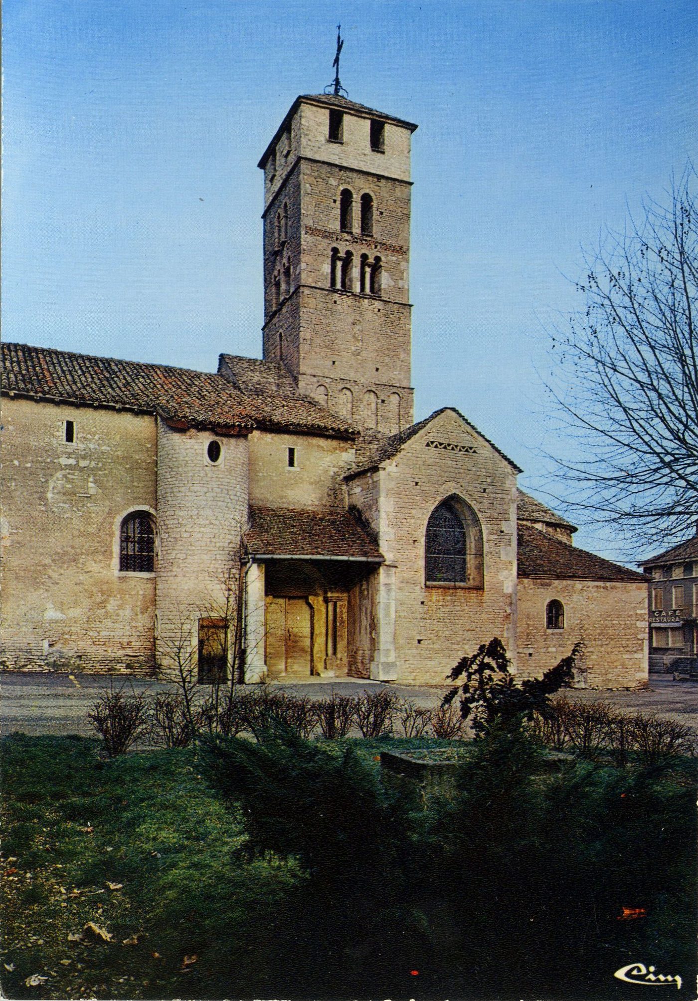 Uchizy. Eglise romane (XI e s.).