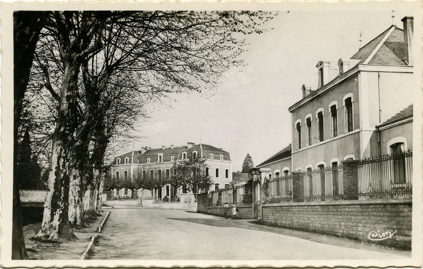 Tournus. Les écoles.