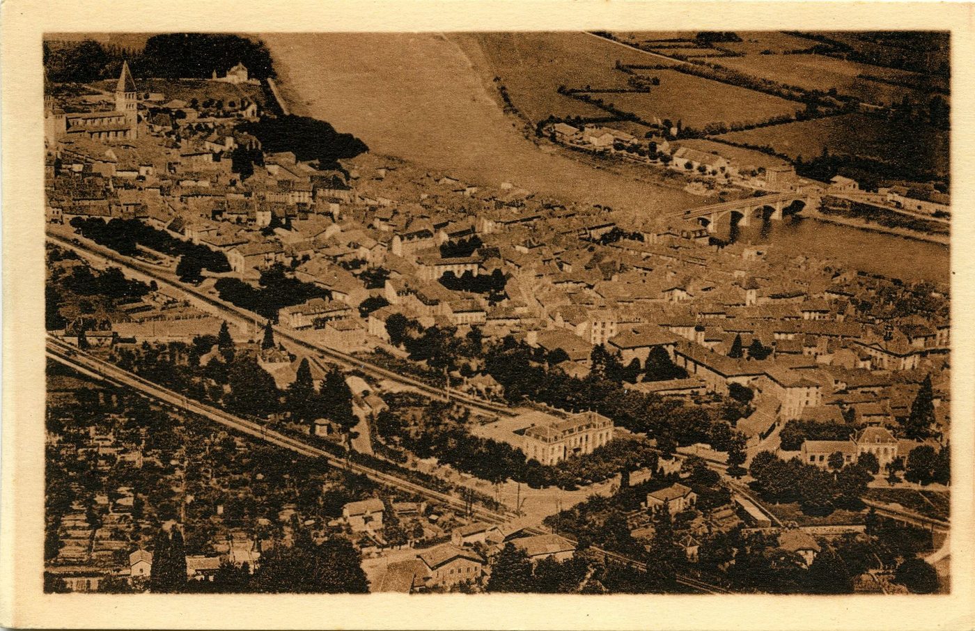 Vue aérienne de Tournus.