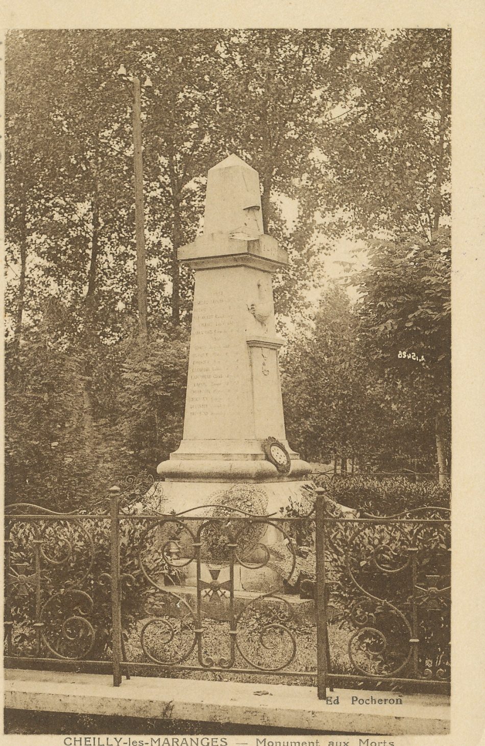 Cheilly-lès-Maranges. Monument aux morts.