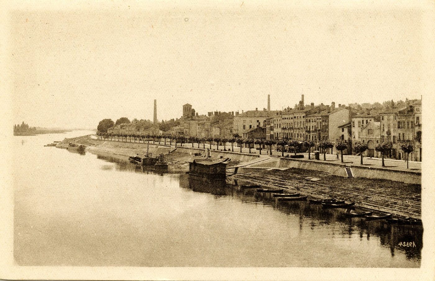Tournus. Quais du centre et du midi.