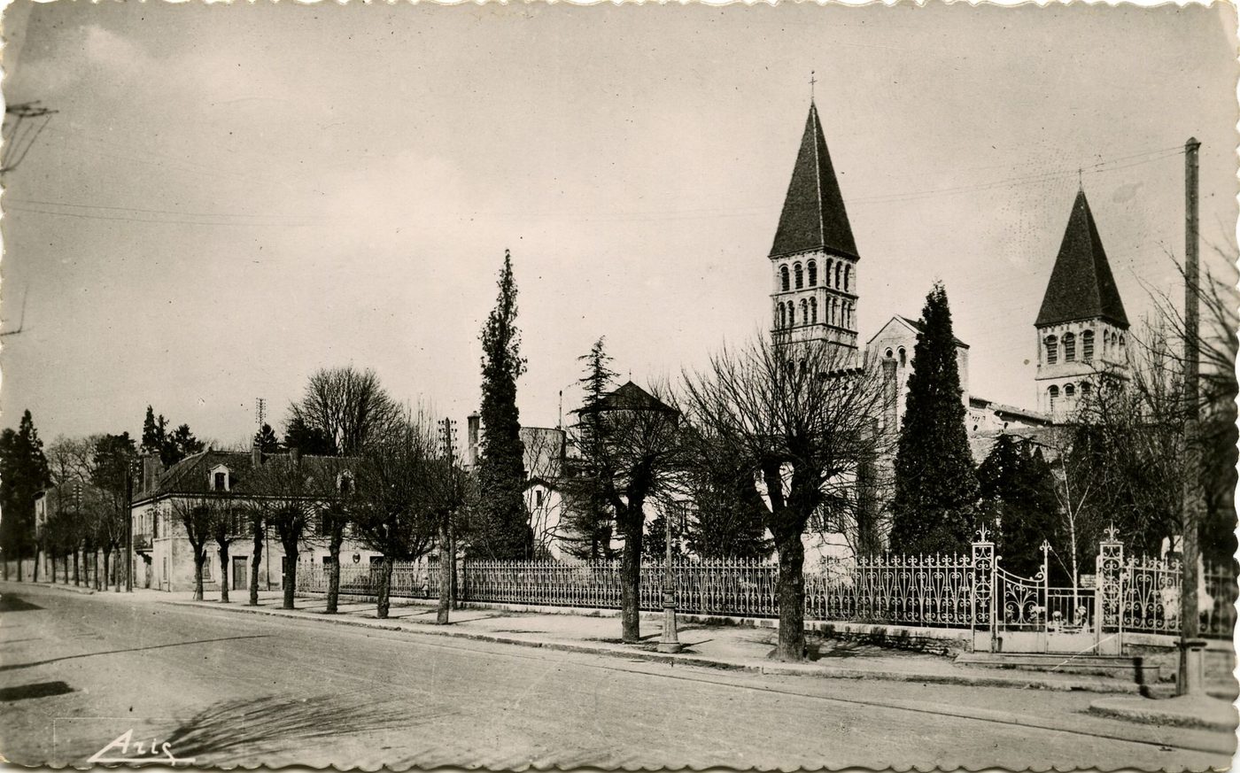 Tournus. Avenue de la gare.