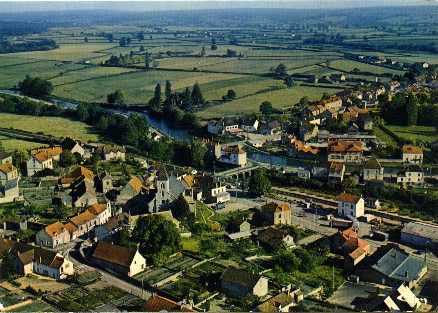 Ciry-le-Noble. Vue aérienne générale.
