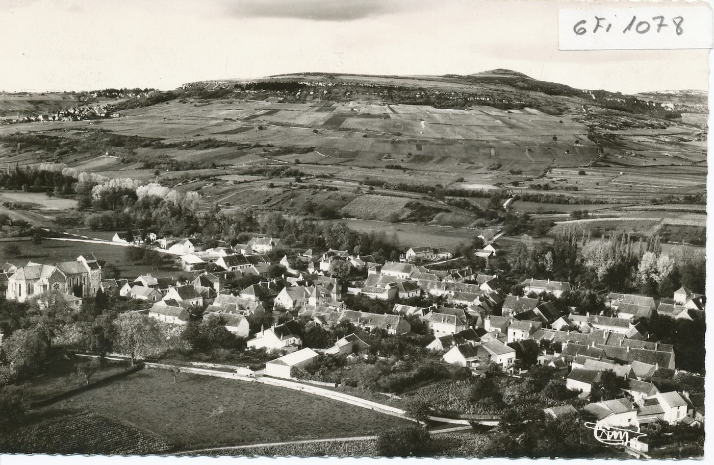 Cheilly-lès-Maranges. Vue générale aérienne.