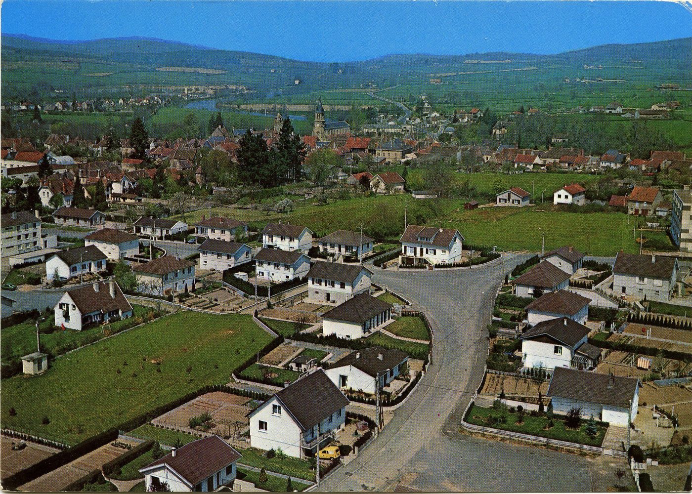 Toulon-sur-Arroux. Vue générale aérienne.