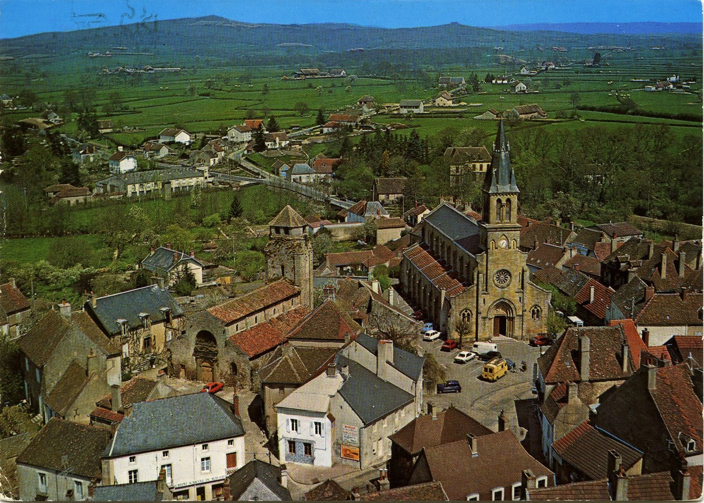 Toulon-sur-Arroux. Vue générale aérienne.