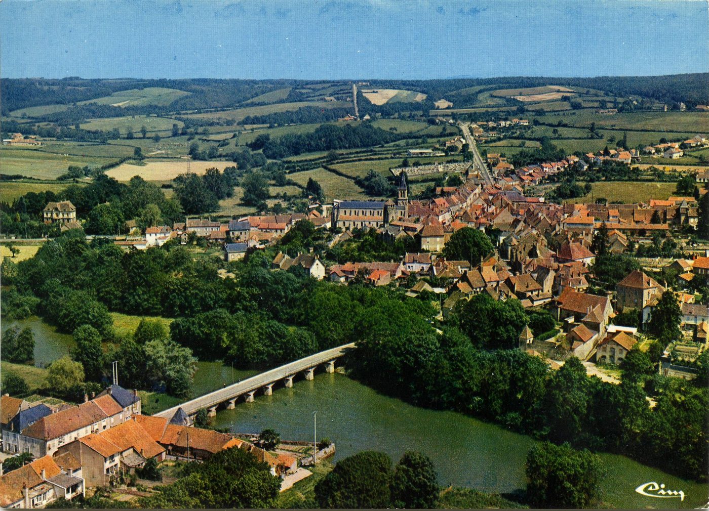 Toulon-sur-Arroux. Vue générale aérienne.
